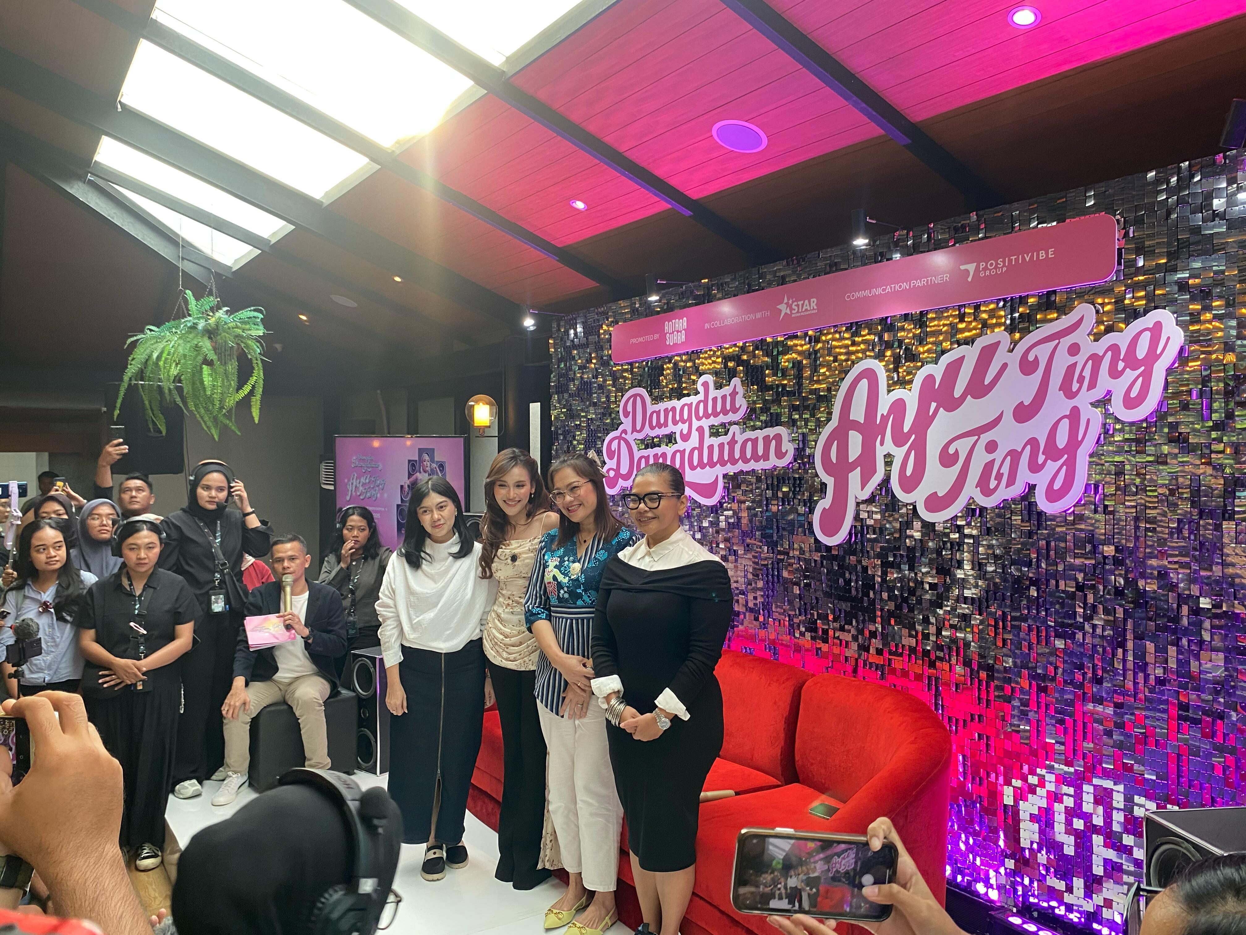 Ayu Ting Ting Siap Dangdut-Dangdutan di Depok