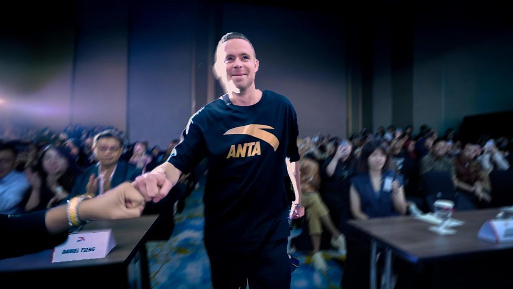 Grayson Scott "The Professor" Boucher, legenda streetball yang dikenal luas lewat gaya bermain atraktif dan menghibur menjadi salah satu Brand Ambassador global ANTA. (Foto: Dok. ANTA)
