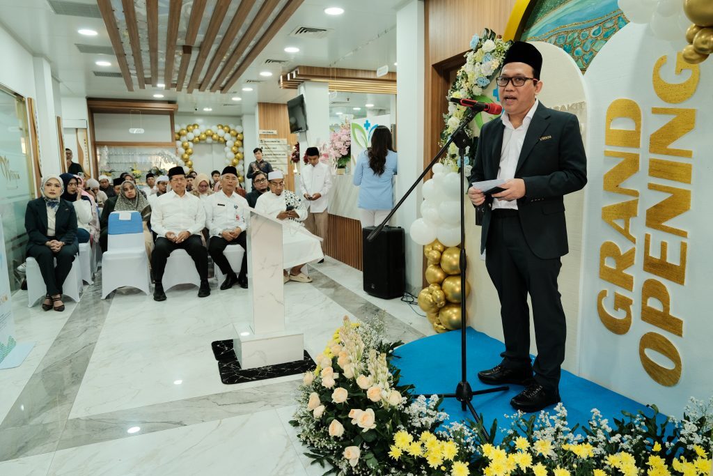 Sambutan Direktur Utama PT Visi Nasional Indonesia, dr.
Nasrudin, Sp. M, di acara peresmian Rumah Sakit Visindo, pada 10 Oktober 2025 di Jakarta Selatan. (Foto: Dok. RS Visindo)