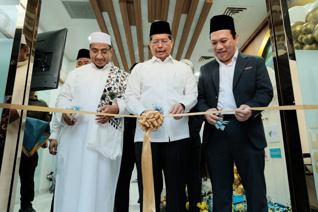 Rumah Sakit Visindo secara resmi dibuka oleh Sekretaris Daerah Provinsi DKI Jakarta Dr. KH. Marullah
Matali, Lc., M.A., Direktur Utama PT Visi Nasional Indonesia, dr.
Nasrudin, Sp. M, dan ulama, pada 10 Oktober 2025 di Jakarta Selatan. (Foto: Dok. RS Visindo)