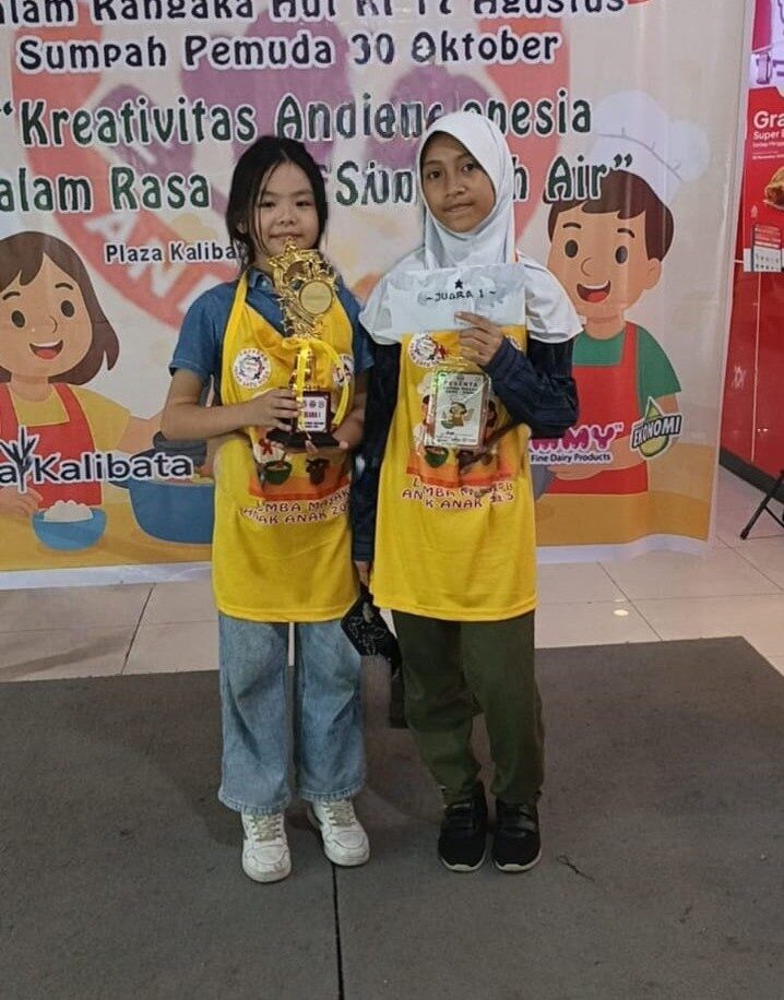 Pasangan Divya Raifa Budiawan – Calista Alodia Wijaja dari SDS Budi Wanita, Jakarta meraih juara pertama Lomba Masak Anak-anak 2025 yang digelar oleh Yayasan Insan Satu Nusa dan Dapur Anak. (Foto: Dok. Dapur Anak)