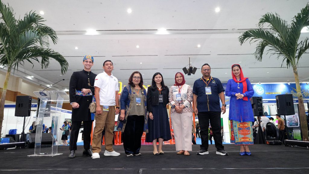Indonesia Outing Expo (IOE) 2025 resmi dibuka di JICC Senayan, Jakarta, Jumat (14/11/2025), menghadirkan lebih dari 100 vendor serta berbagai solusi outing, team building, dan experiential learning bagi perusahaan, sekolah, dan komunitas. (Foto: Urbanvibes/R Indriani)