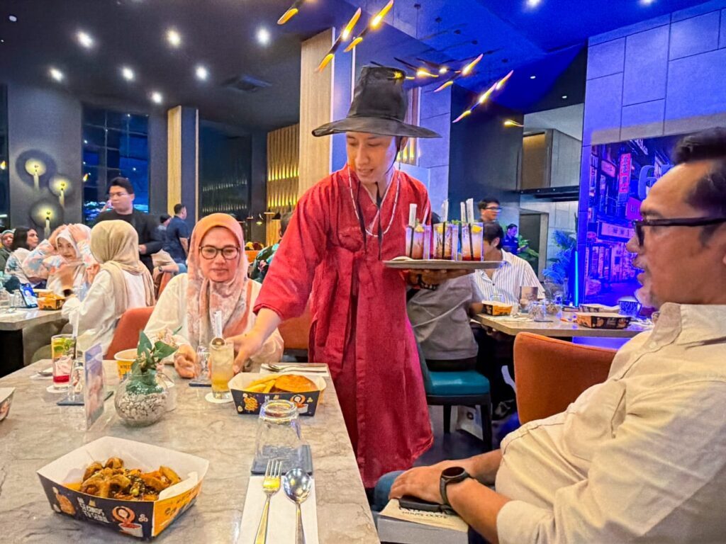 Launching 60 Seconds to Seoul di Serang - sumber foto Archipelago
