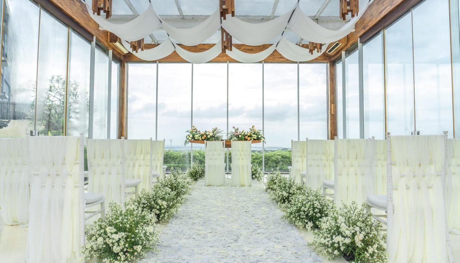 Menyatukan Cinta di Atas Bukit Jimbaran, Pesona Wedding Eksklusif Four Points by Sheraton Bali Ungasan