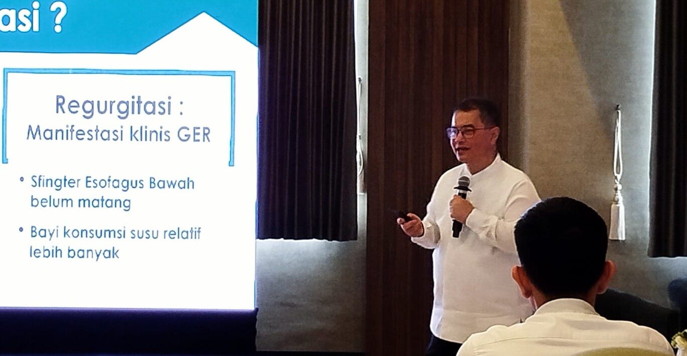Dokter Spesialis Anak Konsultan Gastrohepatologi RS Premier Bintaro, Prof. Dr. Badriul Hegar, Sp.A(K) saat Media Gathering & Health Talk bertajuk “POV: Regurgitasi, GER, dan GERD pada Anak dan Dampaknya terhadap Kesehatan” yang digelar oleh RS Premier Bintaro di Jakarta, Rabu (4/1/2026). (Foto: Urbanvibes/R Indriani)