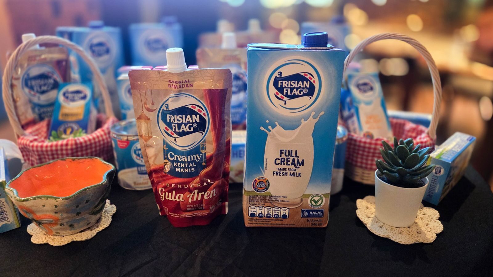 Pentingnya kebaikan susu dalam pemenuhan nutrisi seimbang selama berpuasa, khususnya Protein, Kalsium dan Vitamin D dalam segelas susu FRISIAN FLAG® Susu UHT Full Cream yang dikemas melalui Campaign Ramadan Andalan Ramadan untuk Keluarga Kuat. (Foto: Dok. FFI)