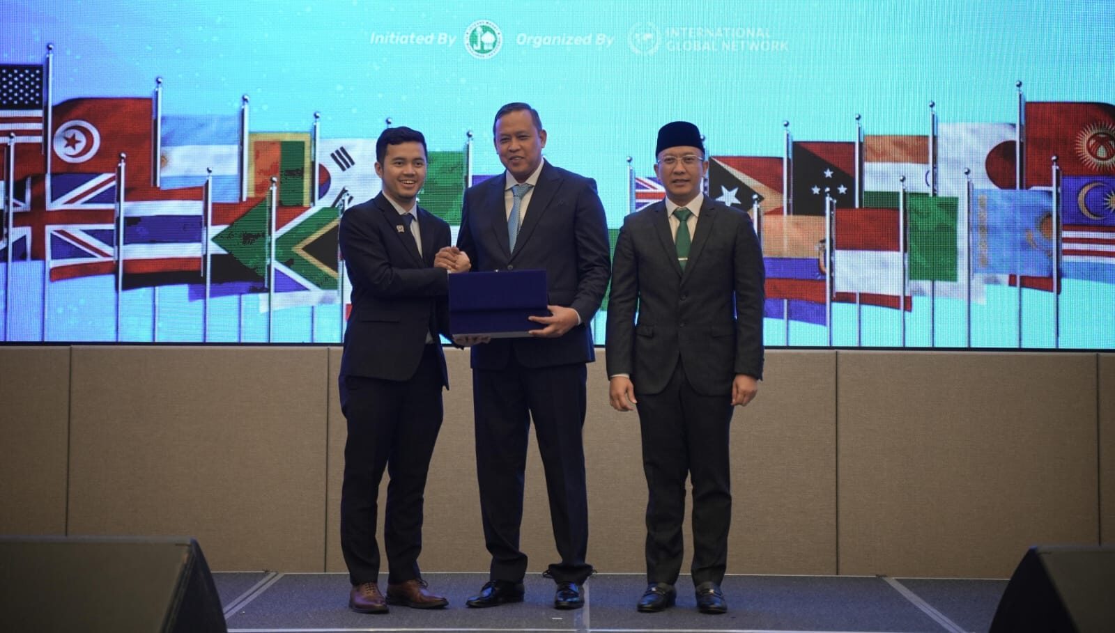200 Pelajar dari 61 Sekolah Ramaikan AYIMUN Presents Al-Muhajirien MUN 2026 di Bekasi