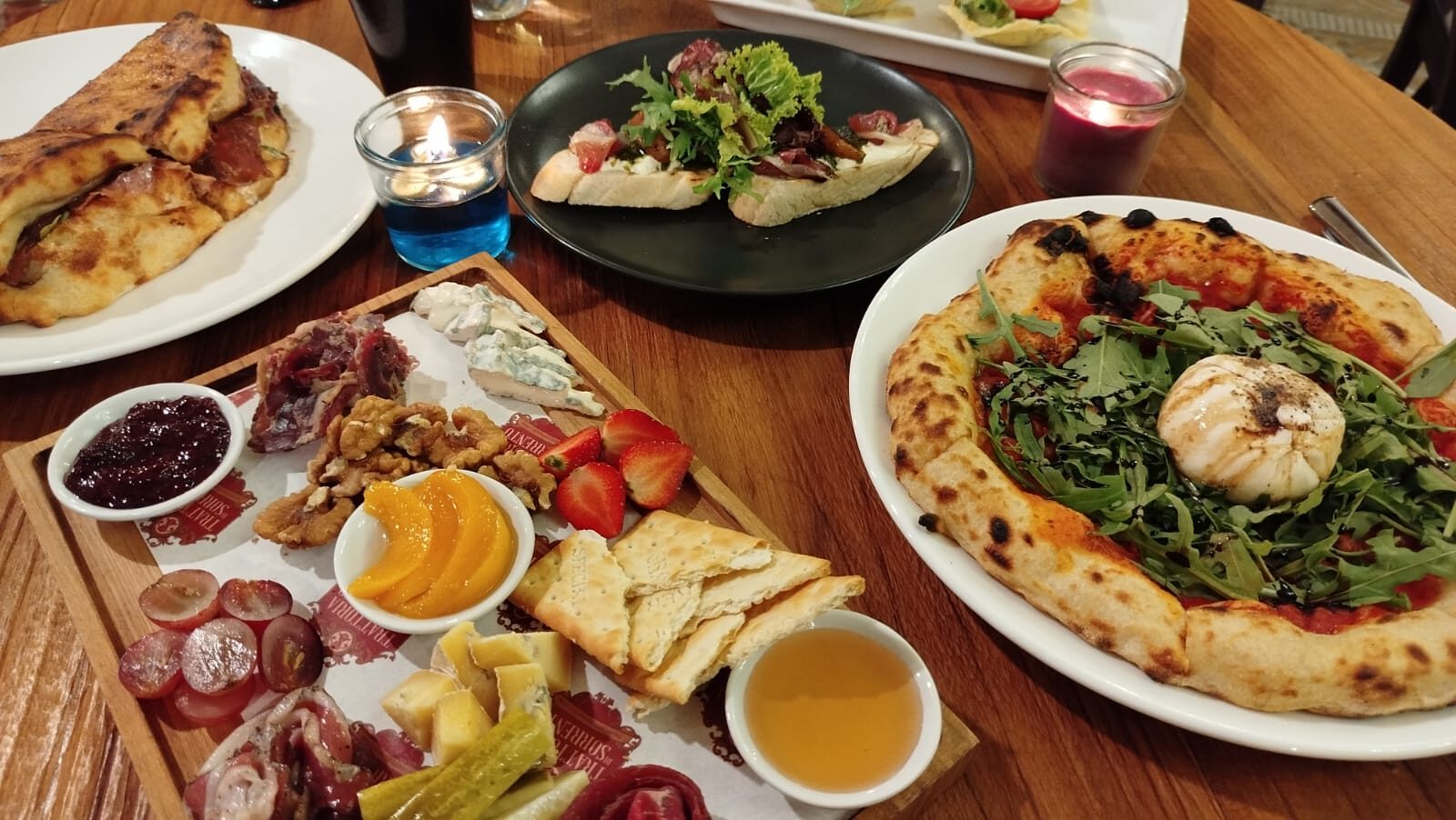 Beragam menu khas Italia yang halal di Trattoria di Sorrento, Gading Serpong, Tangerang. (Foto: Urbanvibes/R Indriani)