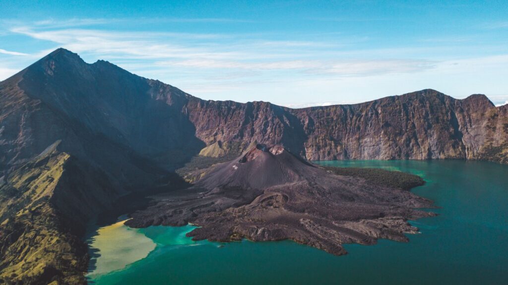 Pegunungan di Lombok, Indonesia. (Foto: Pexels/Roman Odintsov)