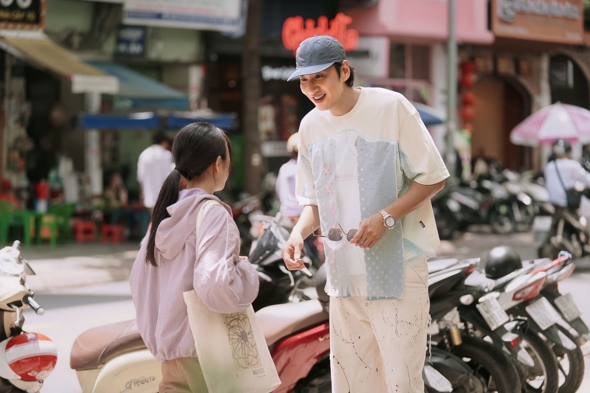 Film Love Barista (2026) dibintangi oleh aktor Korsel, Lee Kwang-soo sebagai Kang Jun-woo dan Aktris Vietnam,Hoang Ha sebagai Tao.