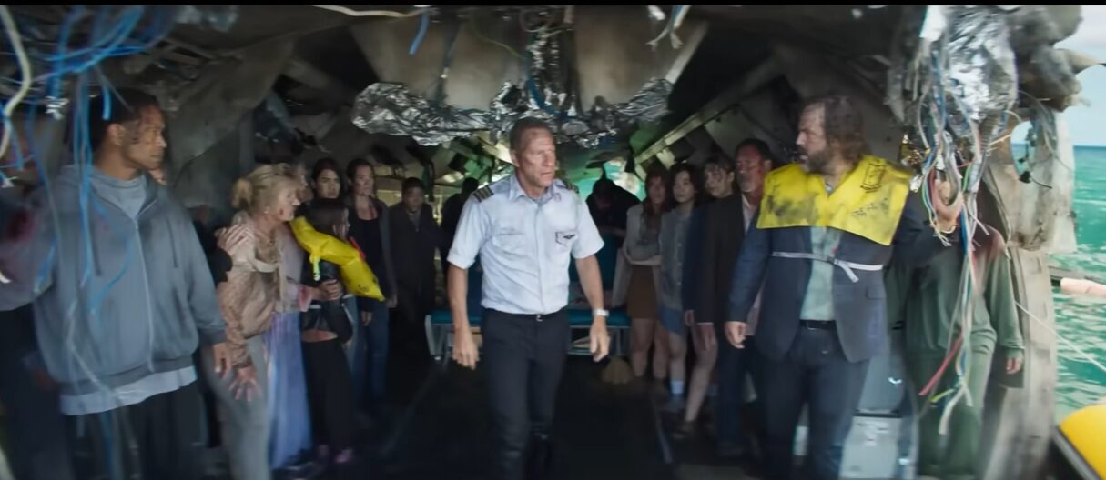 Ben (Aaron Eckhart) berusaha menenangkan para penyintas setelah pesawat jatuh ke laut. Harapan untuk selamat kini bergantung pada kerja sama di tengah kondisi yang semakin mencekam. (Tangkapan layar Magenta Light Studios)