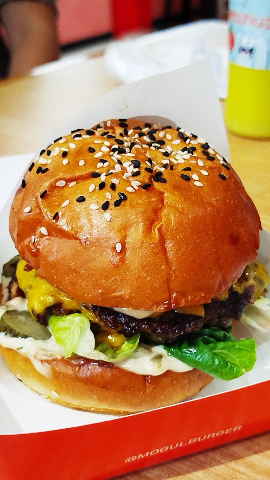 Mogul Burger menghadirkan burger premium dengan daging alami, roti artisan, dan saus racikan sendiri. (Foto: Urbanvibes/R Indriani)