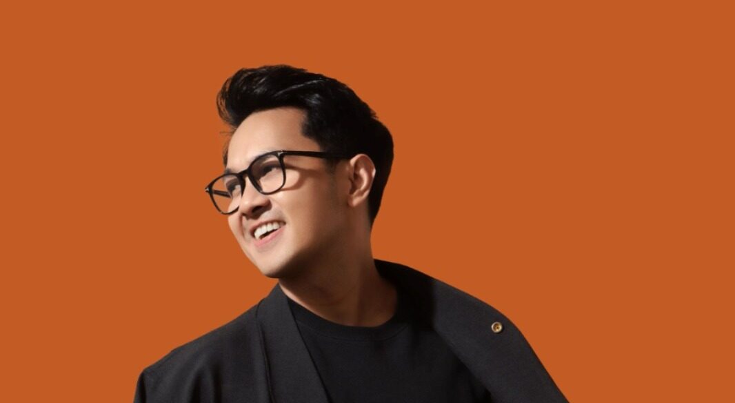Yogie Nandes Tinggalkan Lagu Patah Hati, Hadirkan Kisah Cinta Seumur Hidup Lewat Single Menualah Denganku