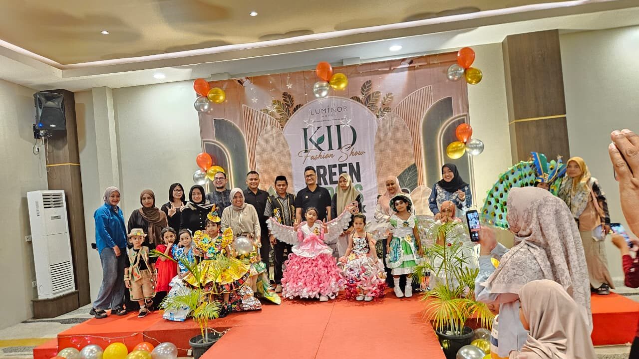 Lihat Aksi Anak-Anak Ini! Barang Bekas Disulap Jadi Busana yang Sulit Dipercaya