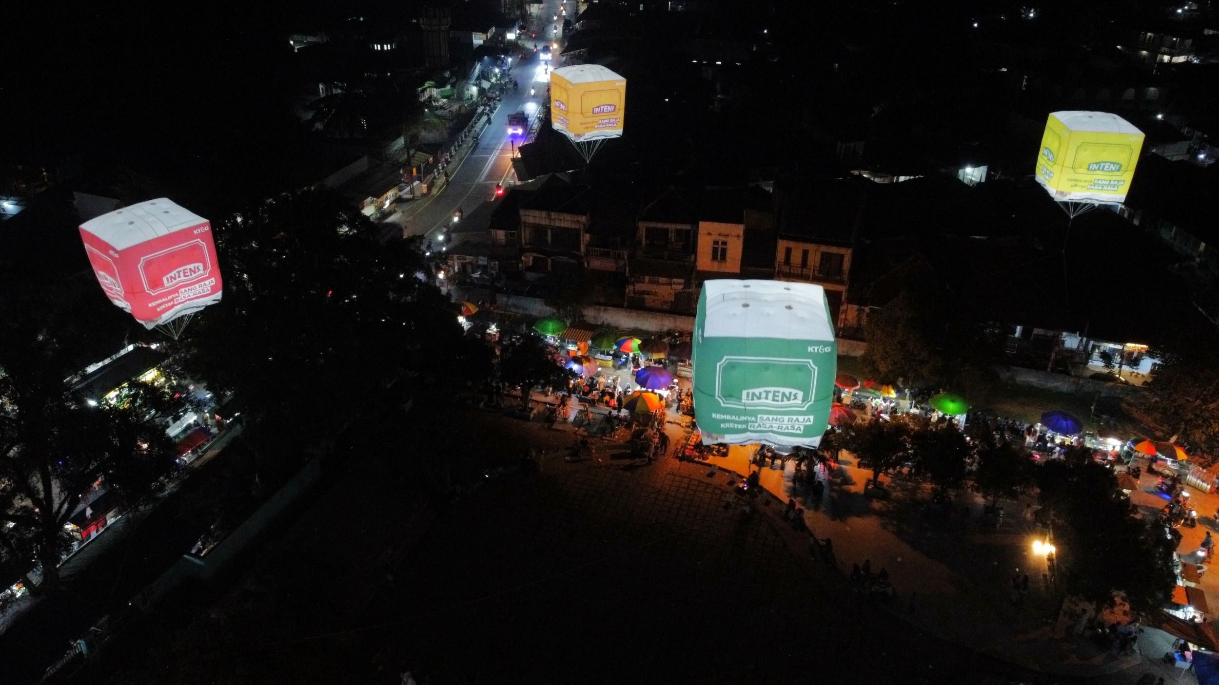 Balon Raksasa “Intens” Muncul di Sejumlah Kota, Ada Apa?